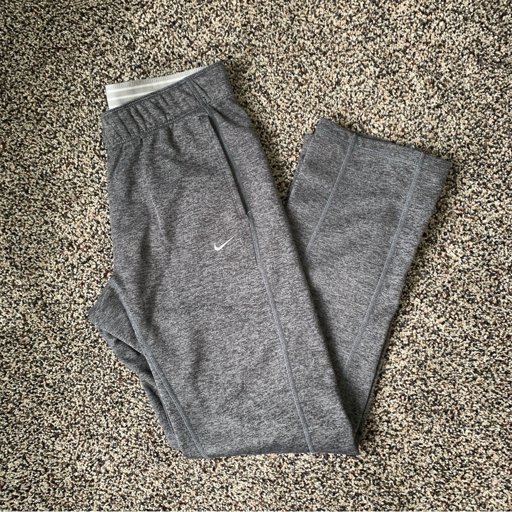 Nike Women’s Mid Rise Therma-Fit Sweatpants Size Small Gray